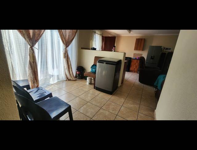 3 BEDROOM HOUSE FOR SALE IN WATERKLOOF HILL ESTATE